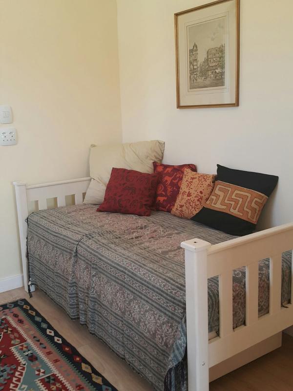 To Let 1 Bedroom Property for Rent in Pinelands Western Cape